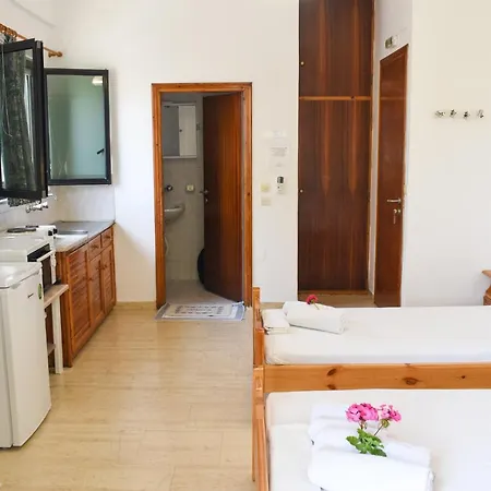 Jasmine Studio With Garden Close To The Beach Apartamento